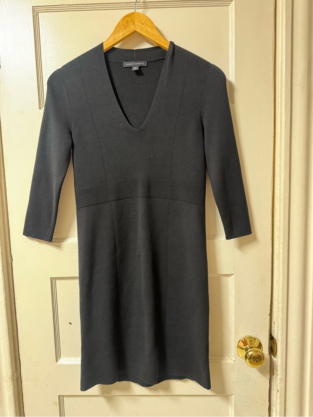 Banana Republic Black Silk Blend Knit V-Neck Three-Quarter Sleeve Dress size S